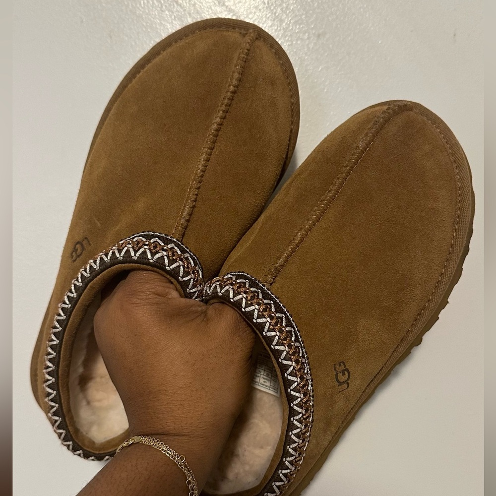 UGG TASMAN water resistant slippers size 8